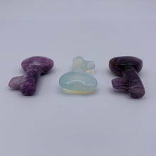 Load image into Gallery viewer, Heart Key Carving
