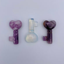 Load image into Gallery viewer, Heart Key Carving