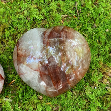 Load image into Gallery viewer, Hematoid Healer Quartz Heart