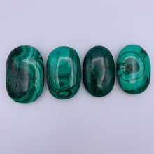 Load image into Gallery viewer, Malachite Palmstone