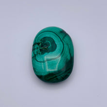 Load image into Gallery viewer, Malachite Palmstone