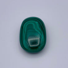 Load image into Gallery viewer, Malachite Palmstone