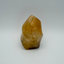 Load image into Gallery viewer, Golden Healer Quartz Flame H3
