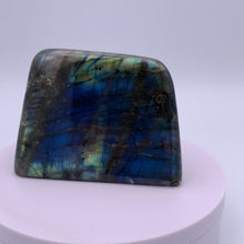 Load and play video in Gallery viewer, Labradorite Freeform 1
