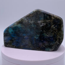 Load and play video in Gallery viewer, Labradorite Freeform 2
